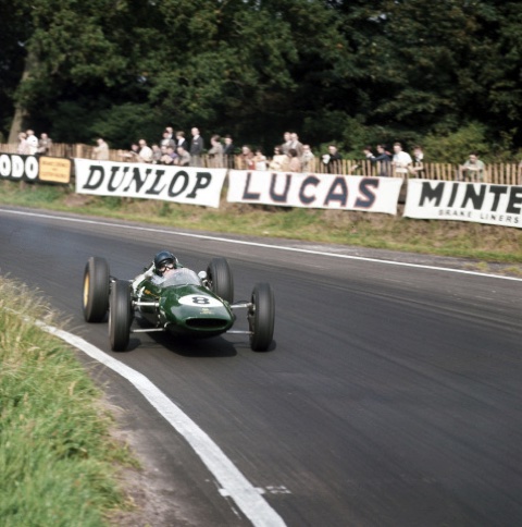 La Lotus 25 lors de la Gold Cup à Oulton Park La Lotus 25 lors de la Gold Cup à Oulton Park